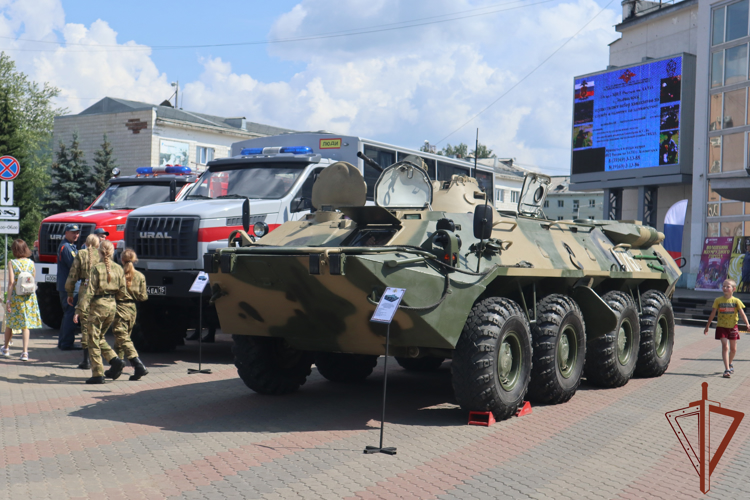 Воинской части Росгвардии в Красноярском крае вручено Боевое знамя 