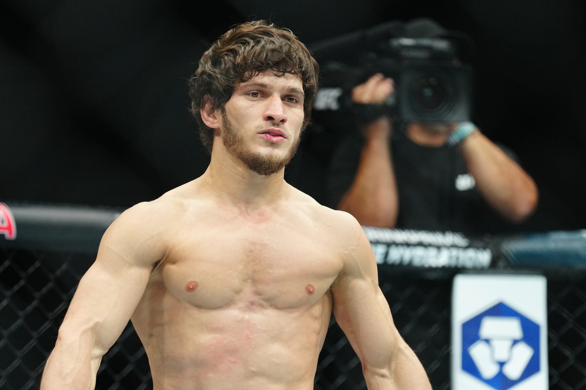 Евлоев поднялся на первое место в рейтинге UFC в полулегком весе