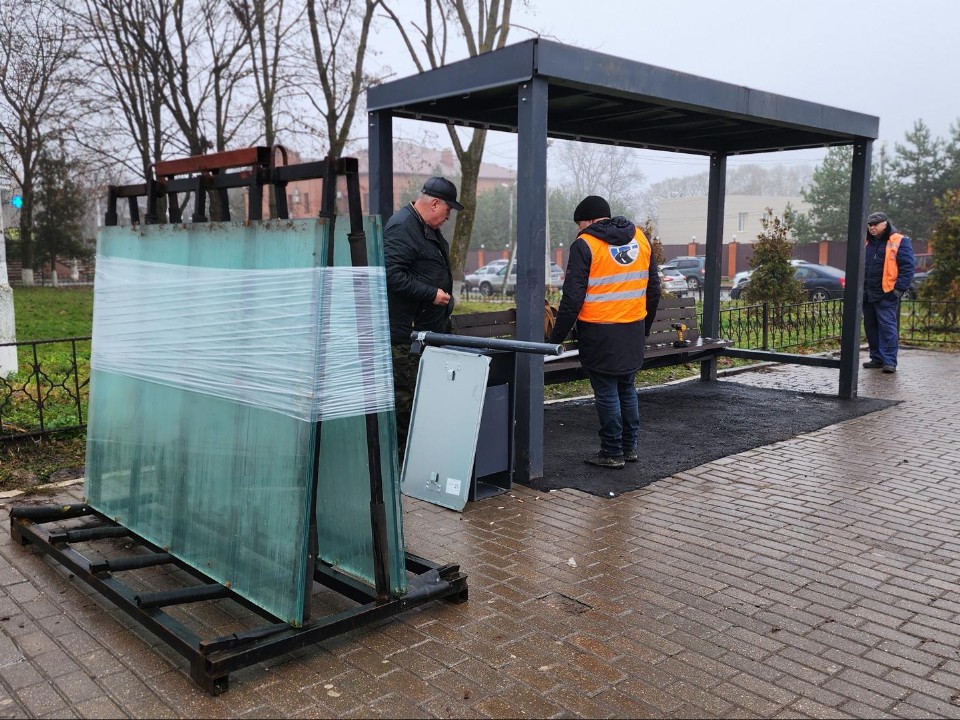 Современный автобусный павильон установили в центре Рузы