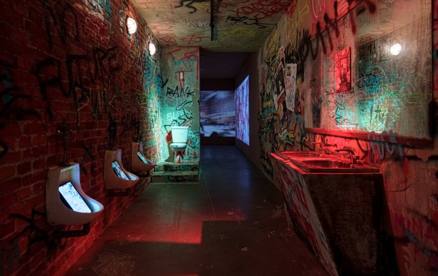 Знаменитый туалет нью-йоркского клуба CBGB. Фото Предоставлено организаторами