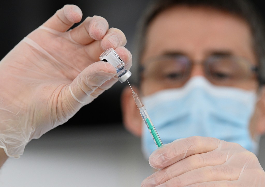 Вакцинированные чаще умирают от коронавируса. Что это за новость?