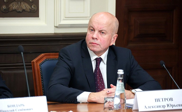 Круглый стол Комитета Совета Федерации по конституционному законодательству и государственному строительству «Роль Конституции в истории государств и народов»