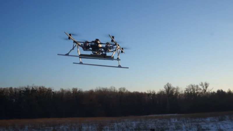 Сквозь смерть: Боевые кадры с экшн-камеры нашего бойца, которого атакуют вражеские дроны (ВИДЕО) | Русская весна