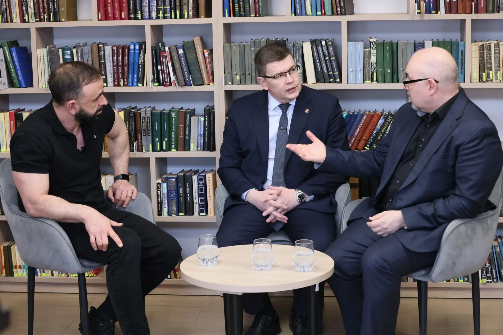 Министр Кнауб объяснил, кто защищает южноуральские предприятия от мошенников за рубежом