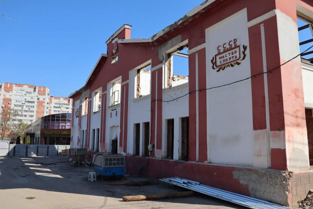В Курске по графику реконструируют спорткомплекс «Спартак»