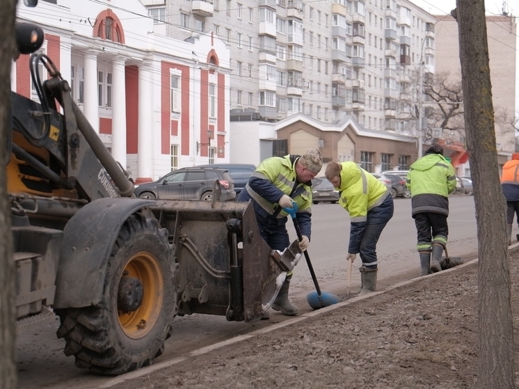 Весенний формат уборки улиц стартовал в Вологде