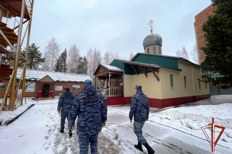 Безопасность пасхальных мероприятий обеспечили сотрудники Росгвардии в Томской области