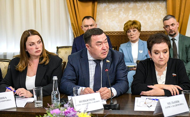 Вячеслав Тимченко провел расширенное заседание по вопросам контрольно-надзорной деятельности в Республике Хакасия