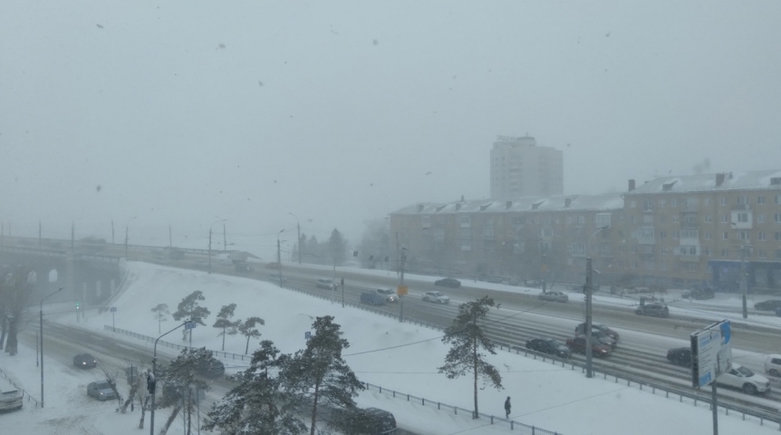 В омске выпадет снег. Снегопад в Омске. Снежная буря. Снег Кыргызстан Пурга. Омск снег на дорогах.
