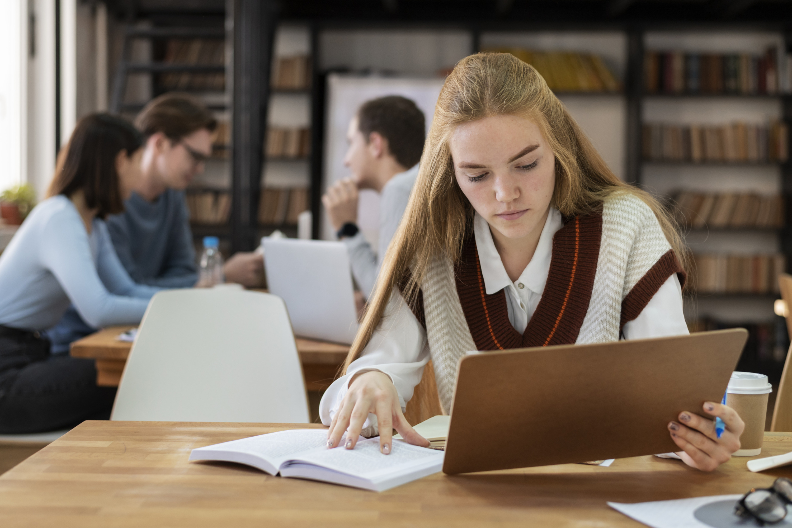 University time. Выбор вуза. Турецкие школьники выпускники. Студент. Высшее образование в России.