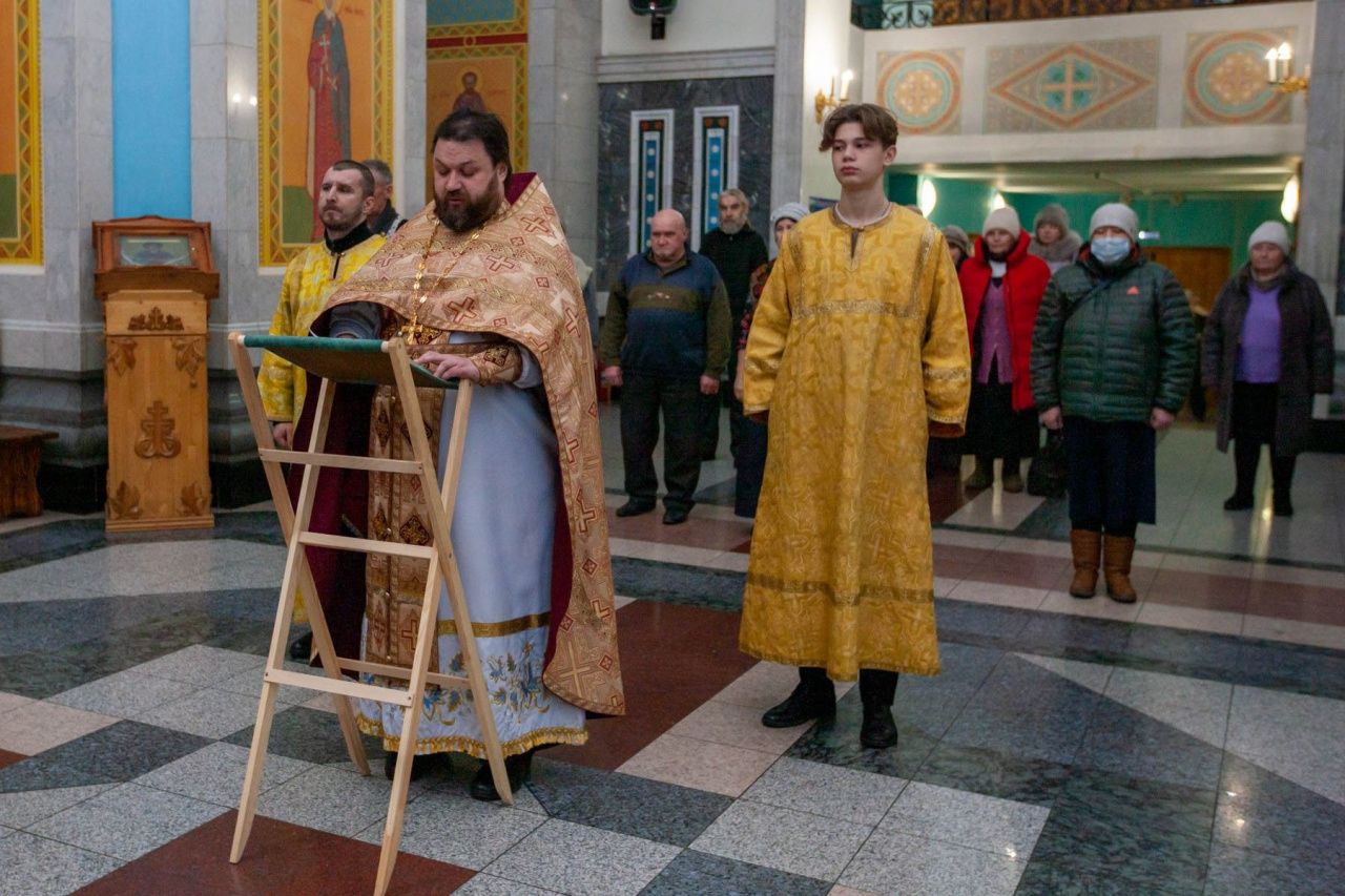 новогодняя служба в храме 31 декабря. новогодняя служба в храме 31 декабря. новогодняя литургия сапанмк. киров вятская епархия молебны о спасении верующих. новогодняя литургия курган.