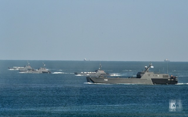 Черноморский флот отбивает атаку беспилотников в бухте Севастополя