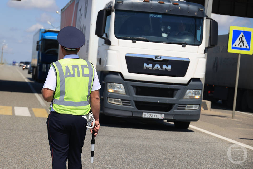 В Волгограде сбили пешехода, переходившего дорогу по зебре и на зеленый свет