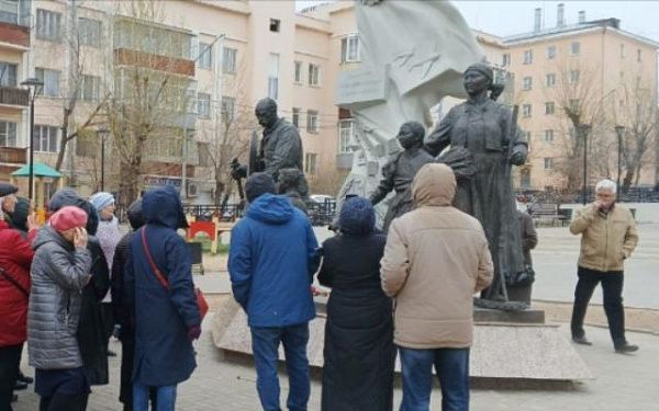 В Улан-Удэ для ветеранов провели экскурсию по местам воинской Славы