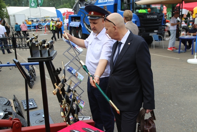 В Омске открылась Сибирская агротехническая выставка-ярмарка «АгроОмск-2025», которую посетил Губернатор Омской области Виталий Хоценко
