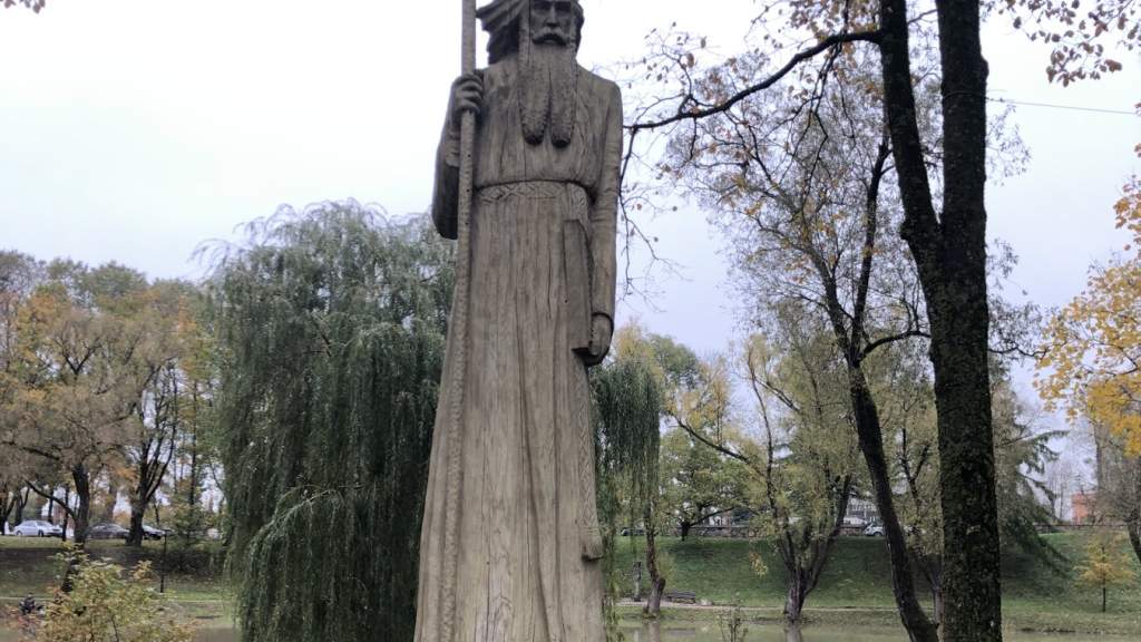 УХОДЯЩАЯ ОСЕНЬ В ПАРКЕ КРЕТИНГИ