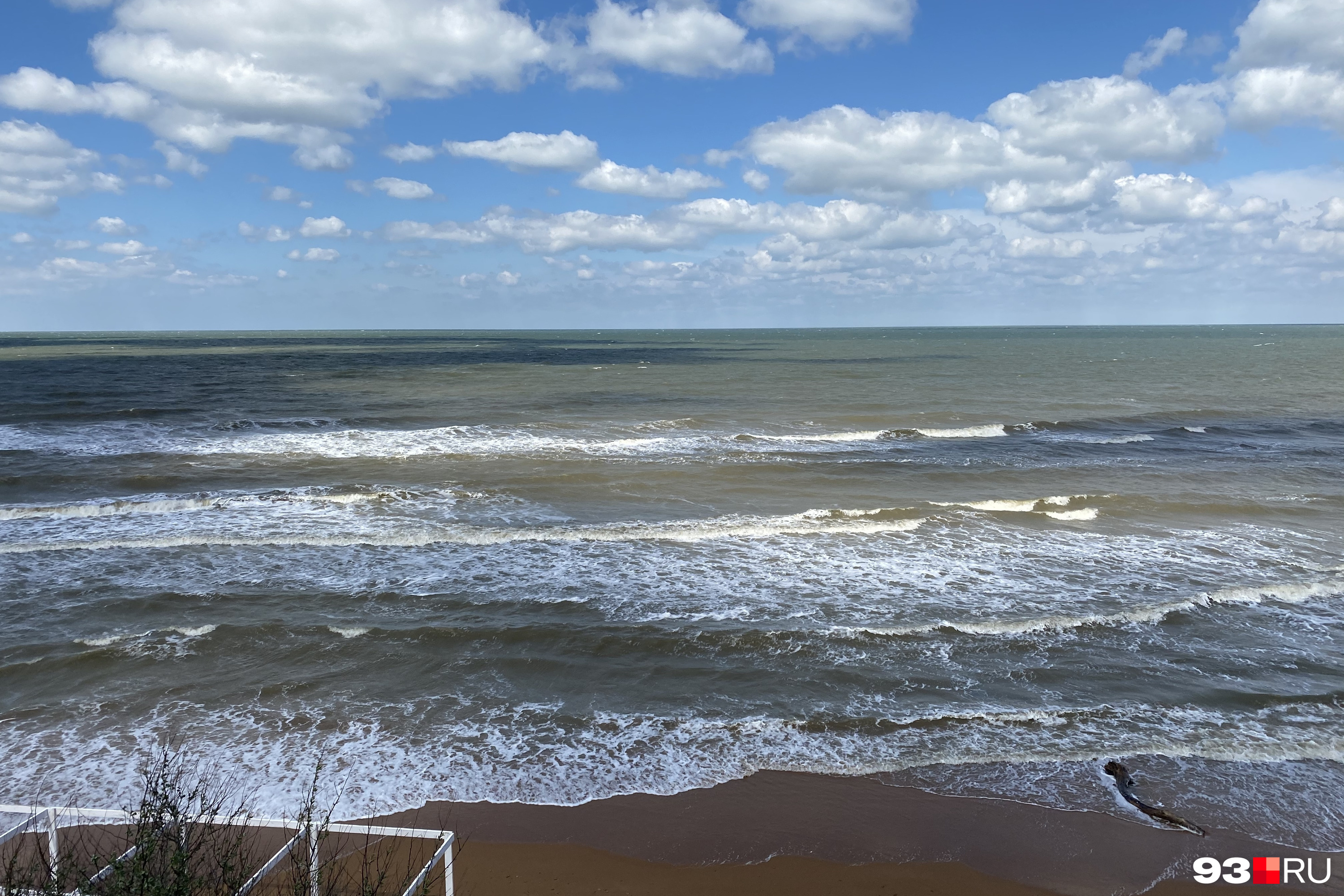 Вода в азовском море сегодня. Приморско Ахтарск шторм. Азовское море судоходство. Азовское море курорты. Кубань море.