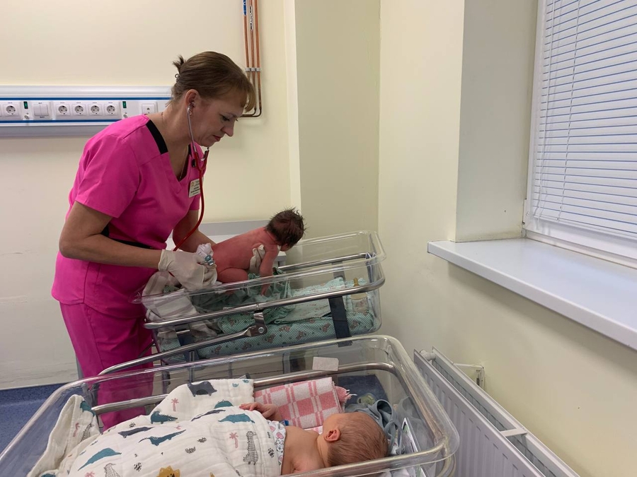 Врач-неонатолог Виктория Шапарева отмечает трудовой юбилей 