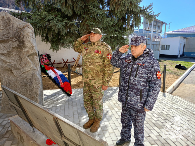 В Карачаево-Черкесии ветераны Росгвардии почтили память сослуживцев