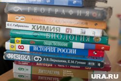 Председатель родкомитета Юрий Леонов предложил знакомить школьников с разными теориями происхождения жизни