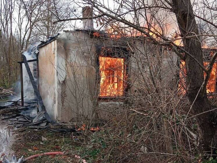 В Джанкое потушили пожар в частном доме