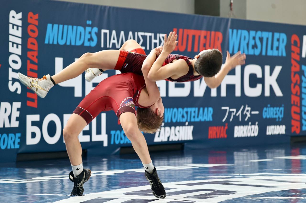 Один из лучших в России залов появился в челябинской школе по спортивной борьбе