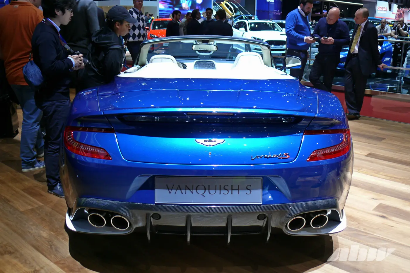 Три поколения победителей: четвертьвековой юбилей Aston Martin Vanquish