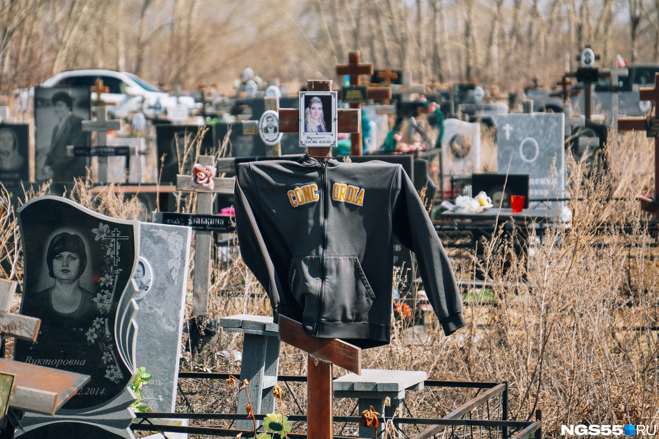 христианское кладбище. кладбище детей. навещать могилы. кладбище картинки. отмечают ли день рождения покойных людей.