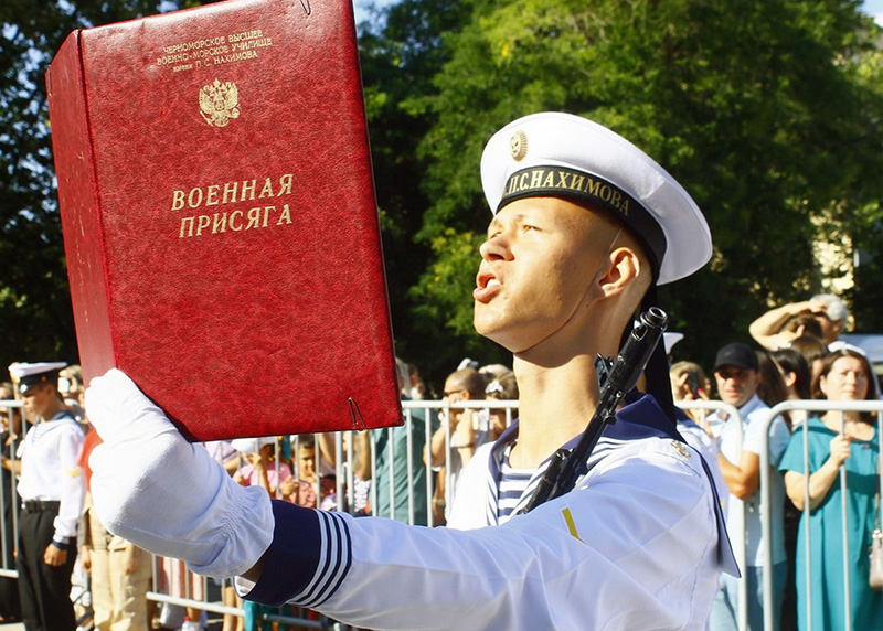 В Севастополе курсанты-первокурсники ЧВВМУ им. Нахимова приняли Военную присягу