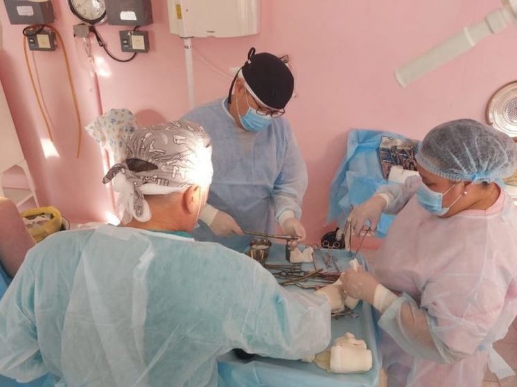 В Верхоянском районе мобильные хирурги провели сложные операции
