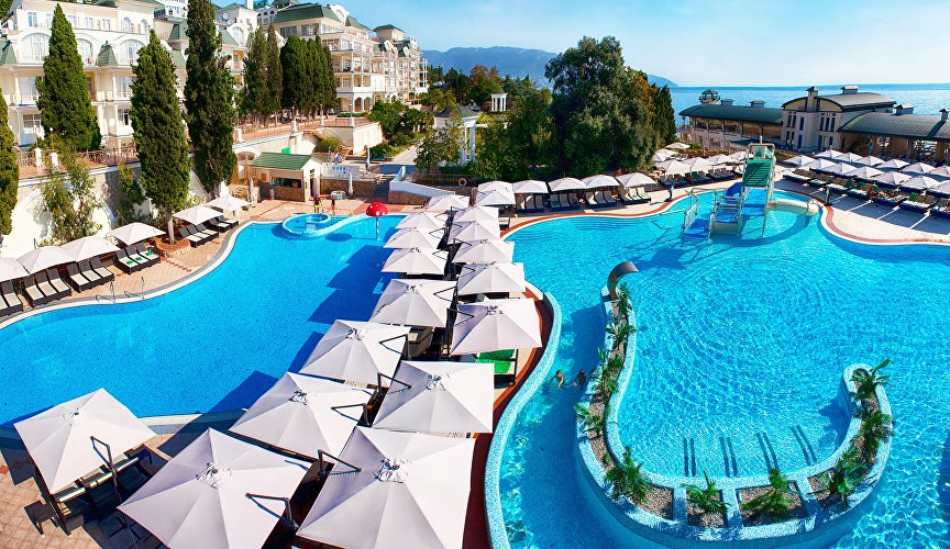 Территория отеля Palmira Palace Resort & SPA 5* в Большой Ялте