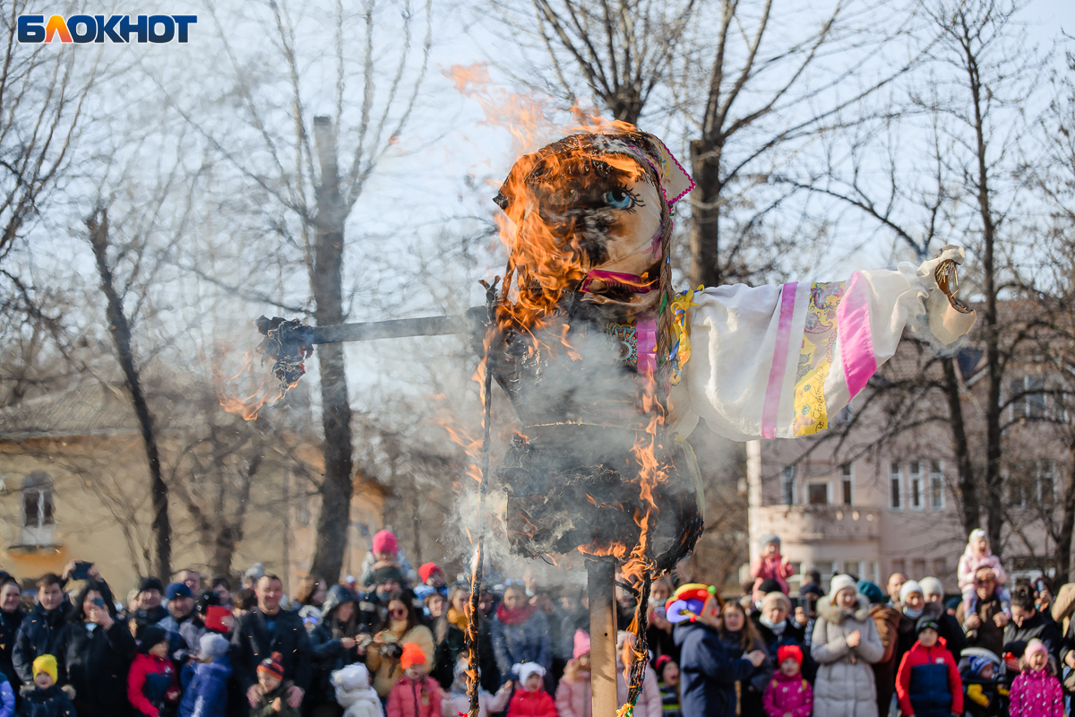 Масленица в таганроге 2024. Масленица. Сжигание Масленицы. Празднование Масленицы на Руси. Языческая Масленица.