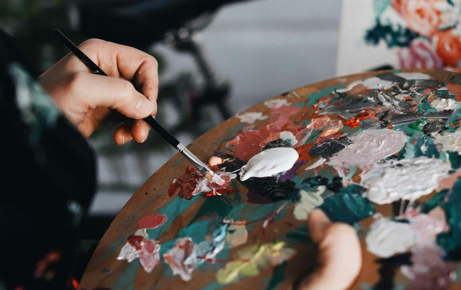 Выставка «Вперед и вверх» исследует современное искусство в эпоху ИИ