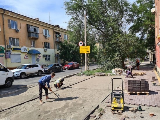 В Астрахани подрядчики завершают ремонт улицы в Советском районе