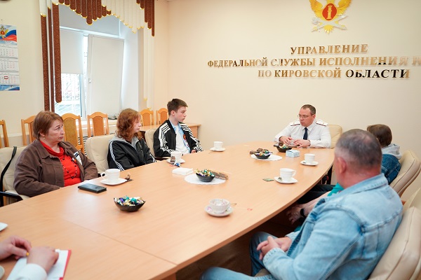 Начальник УФСИН России по Кировской области Кирилл Попов провел встречу с членами семей погибших воинов-участников специальной военной операции, ранее проходивших службу в уголовно-исполнительной системе