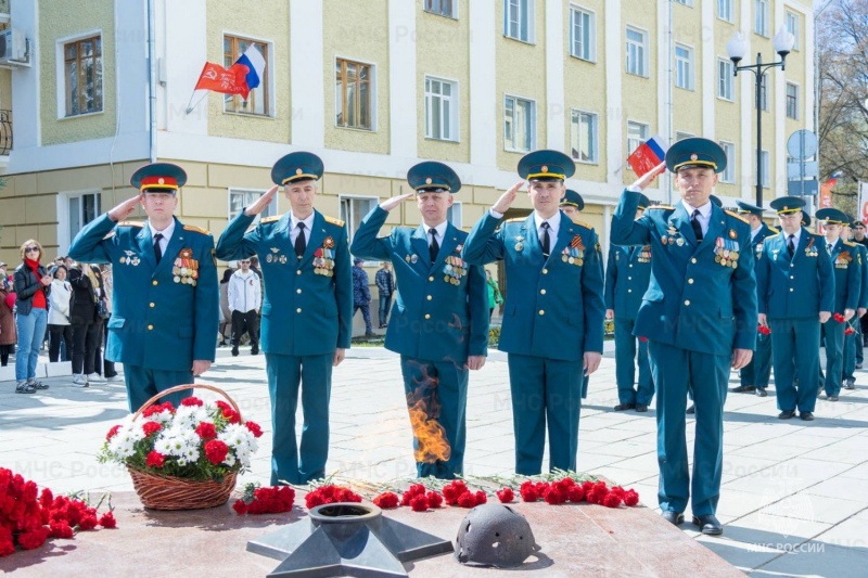 Кировские спасaтели приняли участие в торжественных мероприятиях в честь юбилея Великой Победы