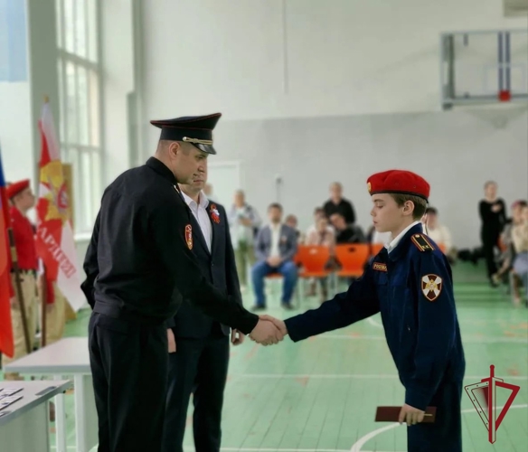 Накануне Дня Победы кадетам Росгвардии в Приморье вручили специальные удостоверения