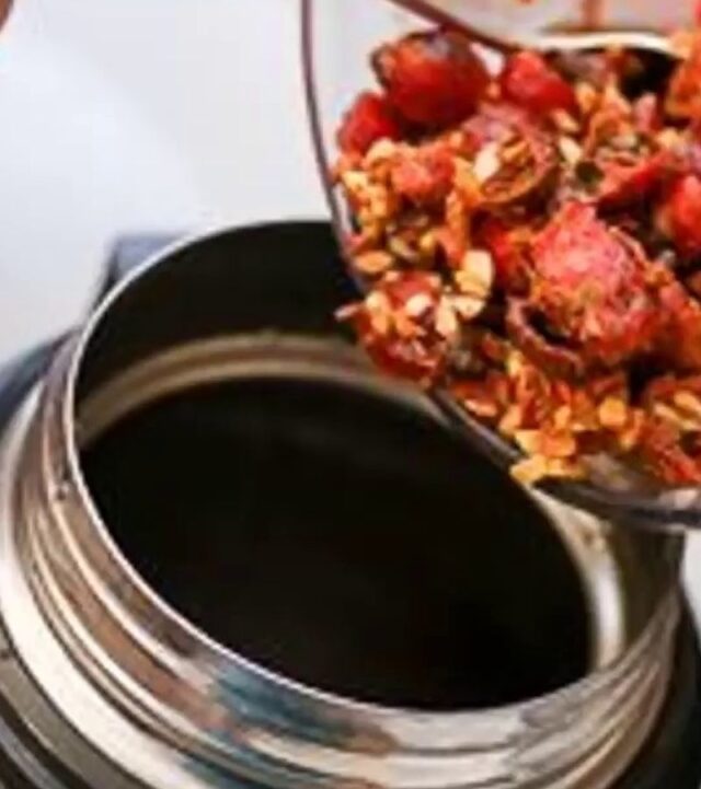 Можно ли шиповник при грудном вскармливании: чай, отвар, компот, в первый месяц