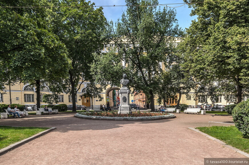 От Аничкова сада до улицы Росси