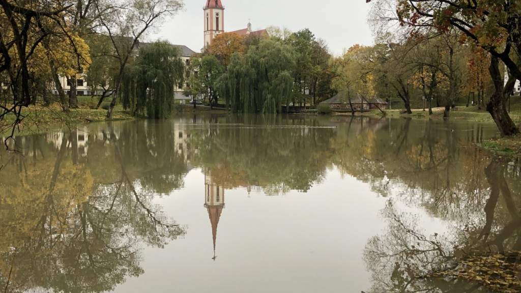 УХОДЯЩАЯ ОСЕНЬ В ПАРКЕ КРЕТИНГИ