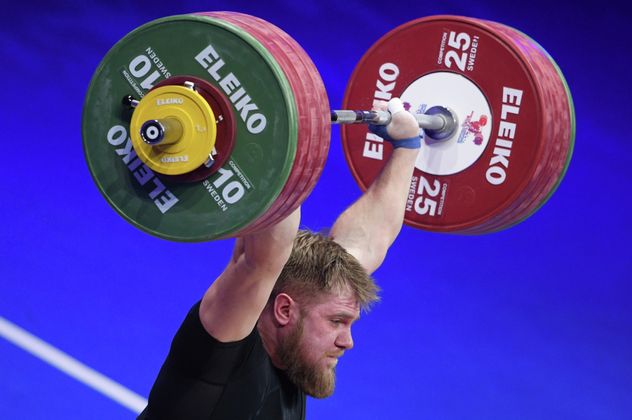 Российский тяжелоатлет Купцов взял золото на Играх БРИКС
