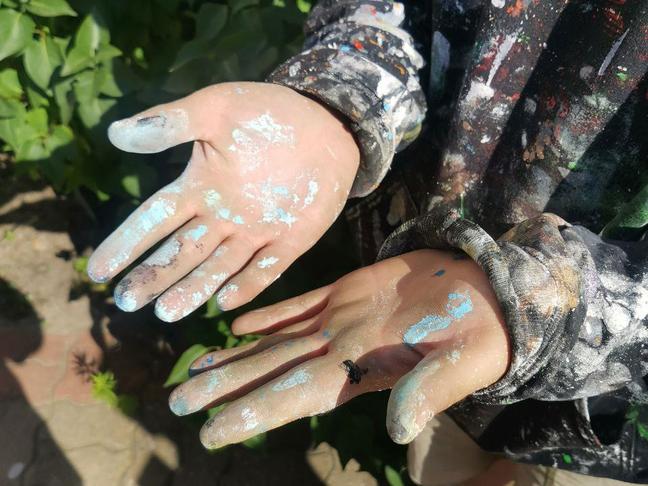 «Хотел лично увидеть этот мужественный город». Московский художник создал в Шебекино мурал - Изображение 
