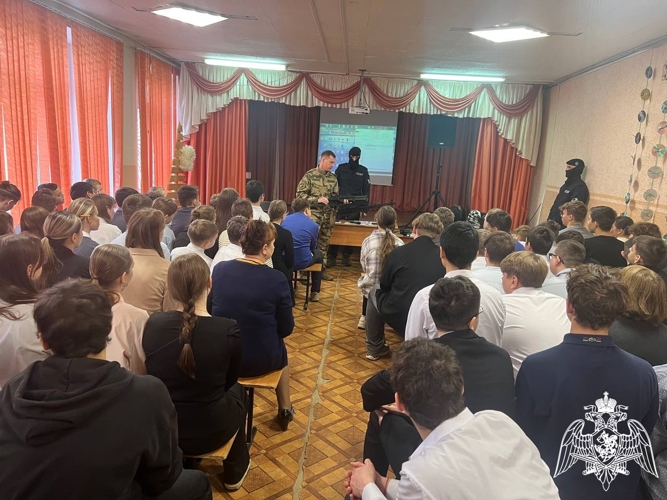 Ивановские школьники продолжают знакомство с подразделениями Росгвардии региона