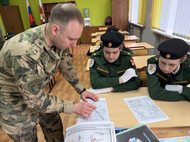 Росгвардейцы провели практическое занятие для участников игры «Зарница 2.0» в рязанской школе № 38