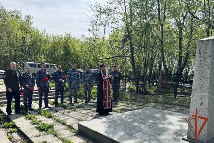 Росгвардейцы Бийска почтили память земляков