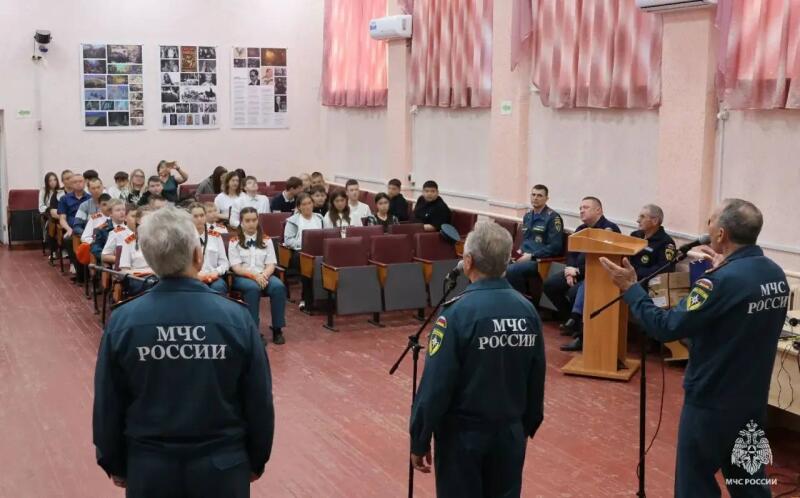 Агитбригада ветеранов МЧС России с концертной программой посетила Запорожскую область