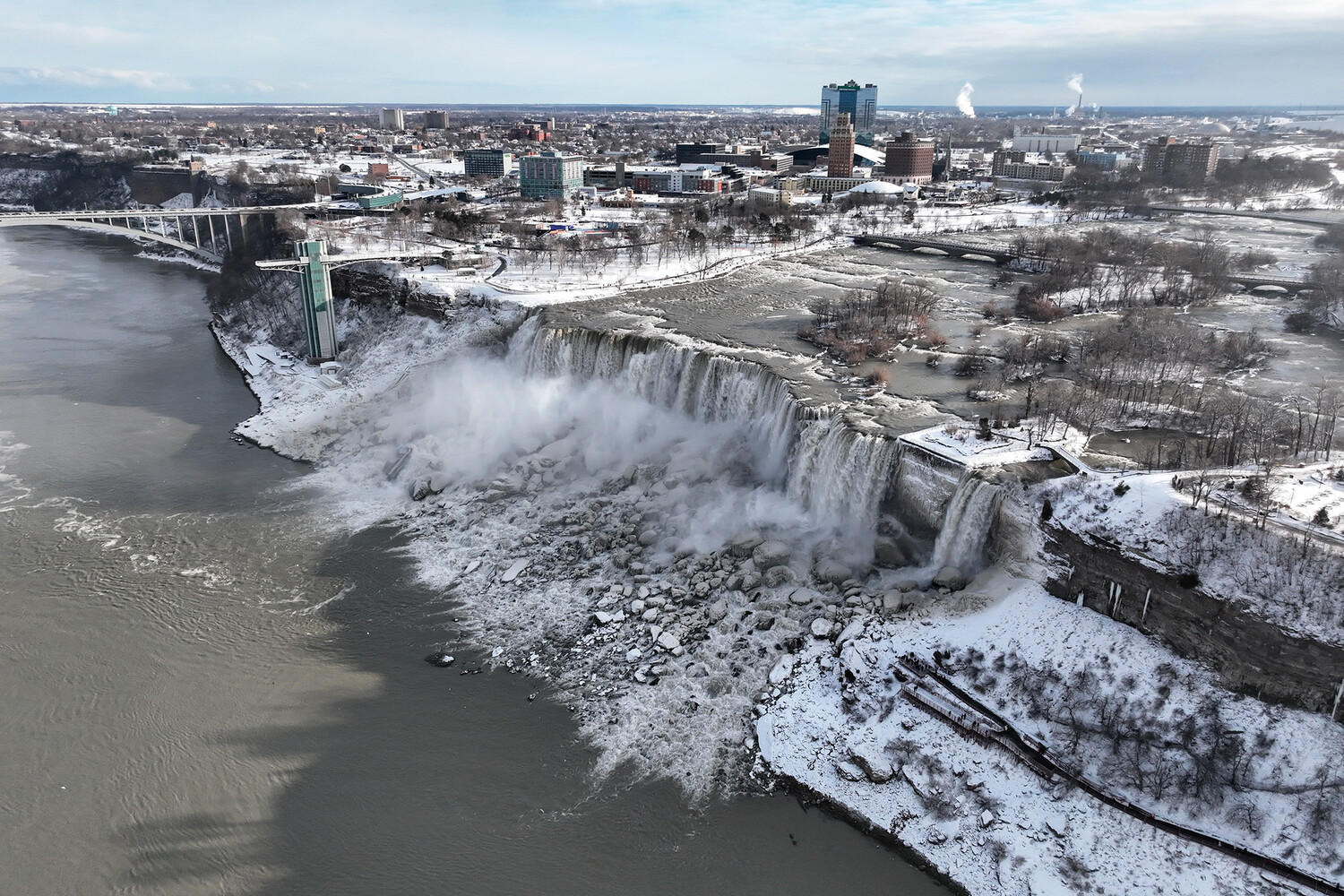 Замерзший ниагарский водопад фото