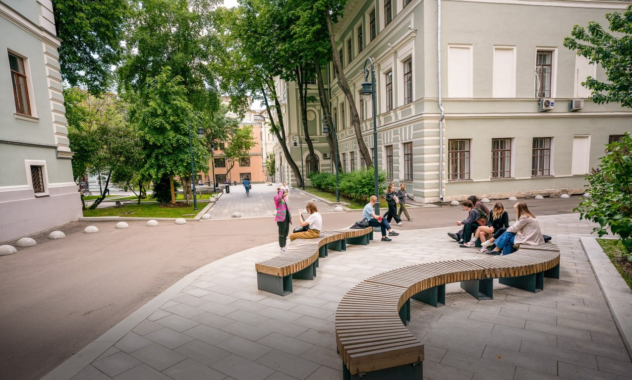 скамейка на гоголевском бульваре