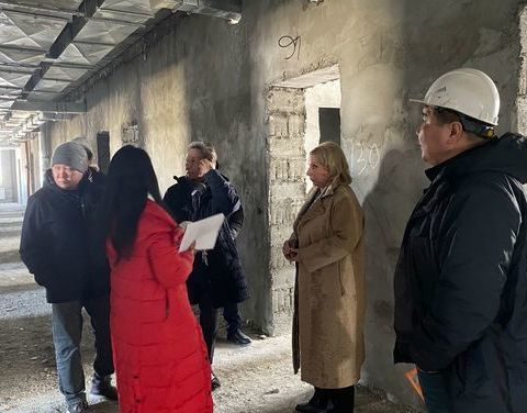 Ольга Балабкина проверила ход строительства новой поликлиники в селе Ытык-Кюель Таттинского улуса