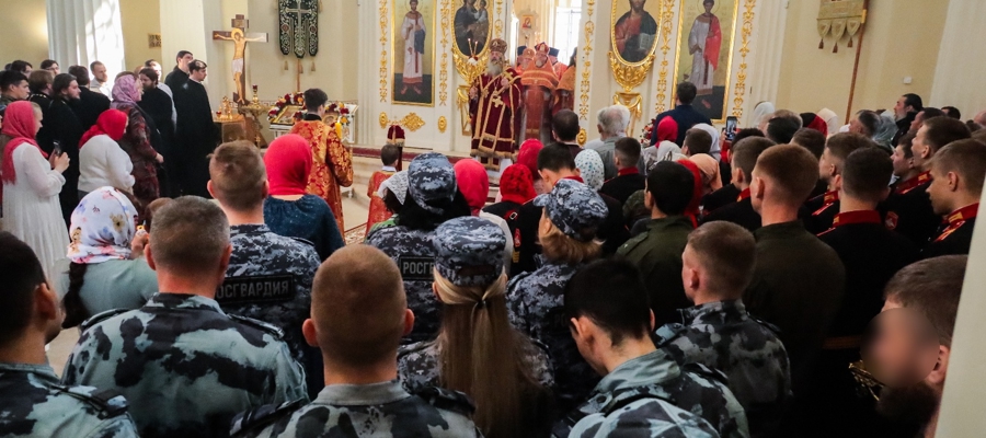 В Казани сотрудники Росгвардии приняли участие в богослужении в День памяти великомученика и Победоносца Георгия